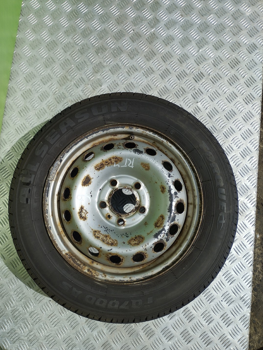 Колісний диск штампований Renault Trafic II, Opel Vivaro II, Nissan Primastar II (2006-2014) рестайл - 1