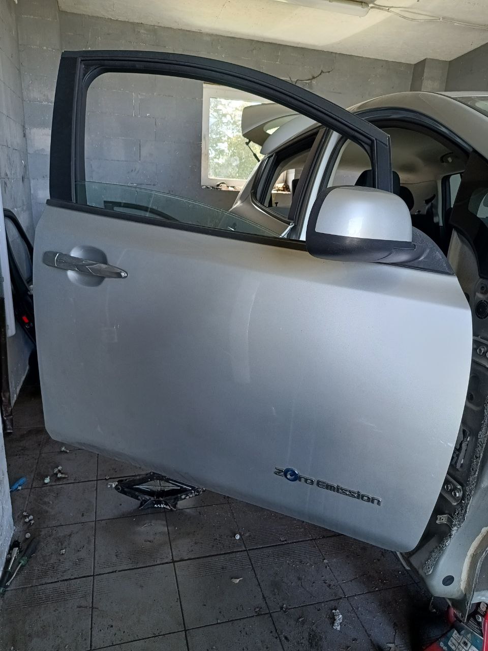 Двері передні праві Nissan LEAF I 2010-2017 - 1