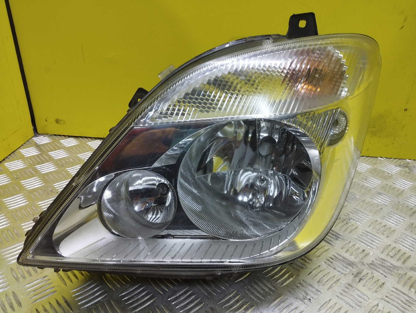 Фара передняя левая Mercedes-Benz Sprinter W 906 (2006-2014) дорестайл - 1