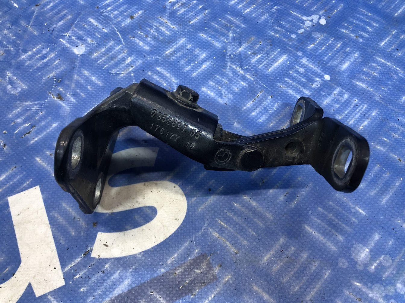 Петля кришки (двері) багажника BMW X5 F15 (2013-2018) - 1