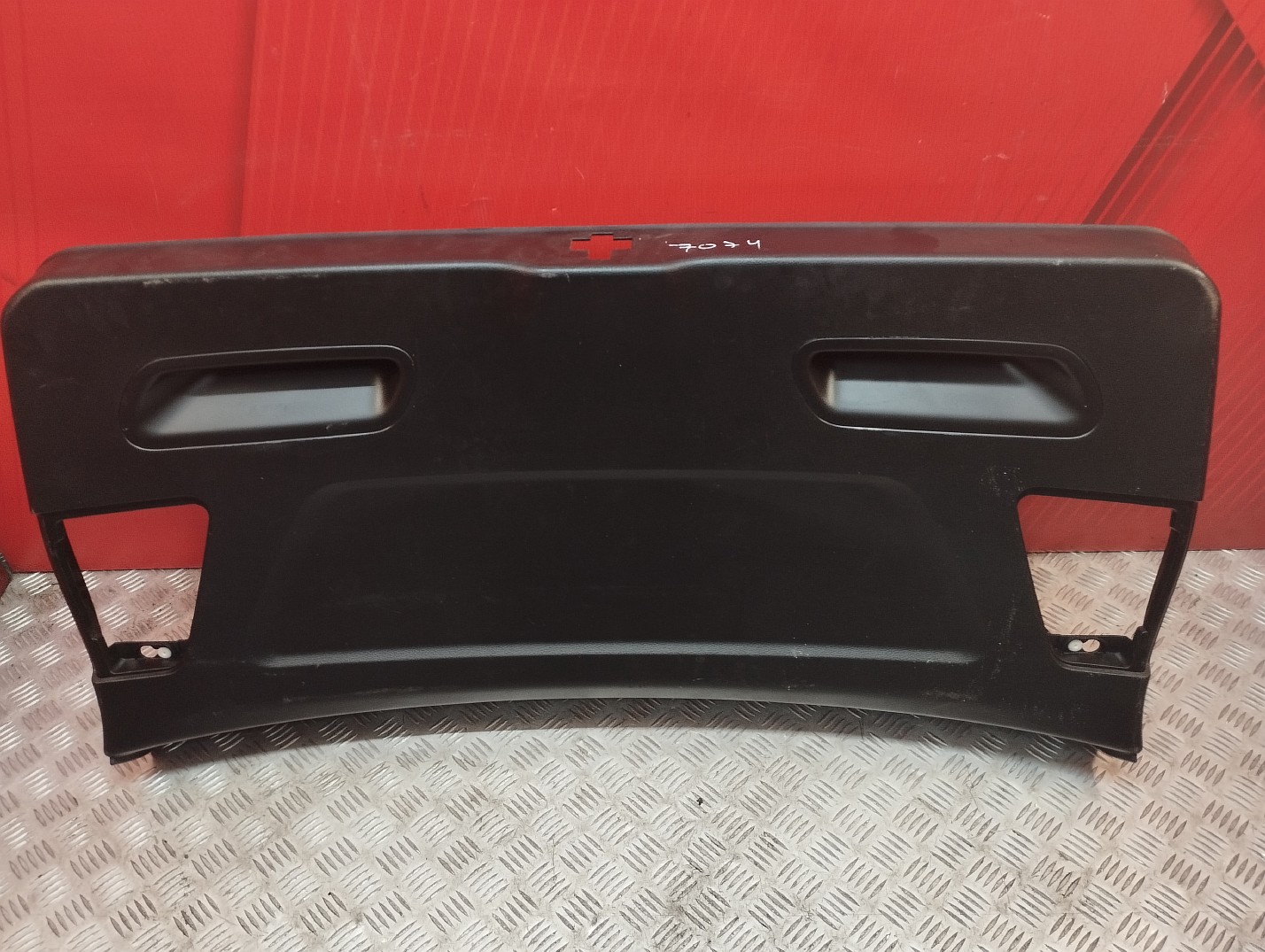 Обшивка крышки (двери) багажника BMW X3 F25 (2010-2017) - 1