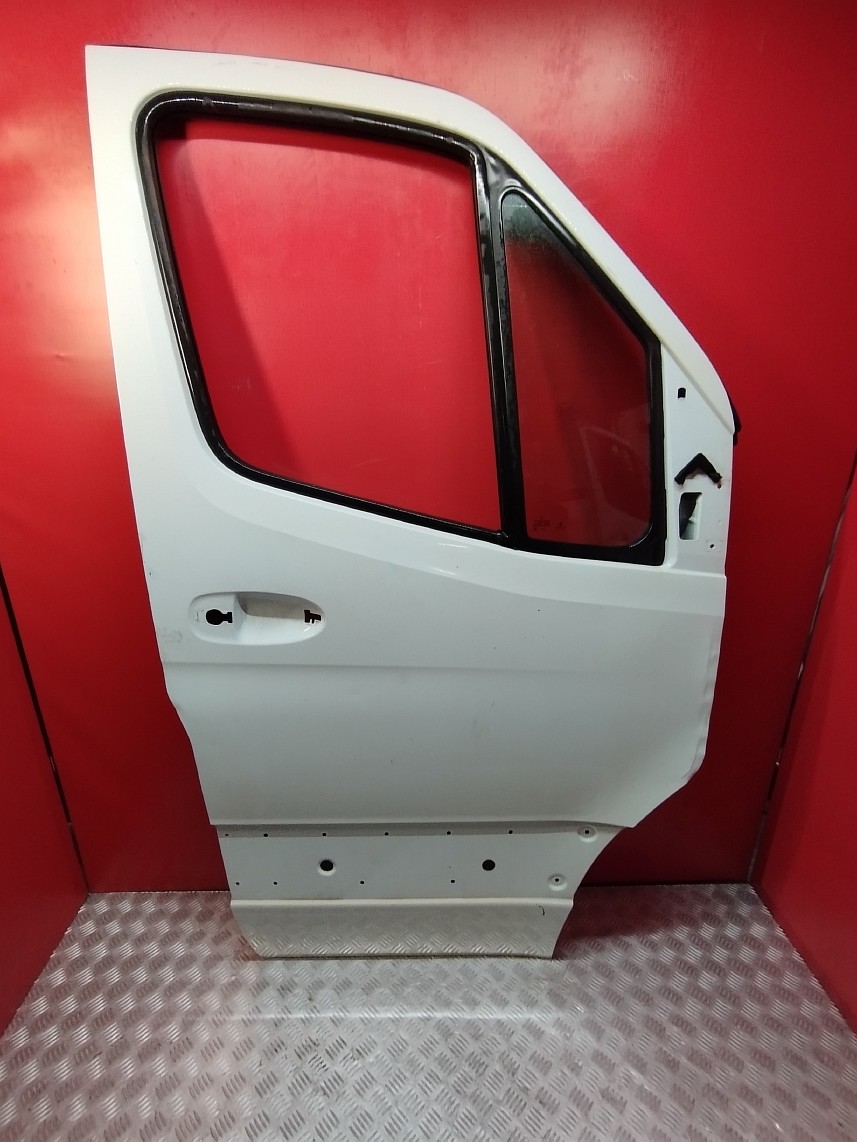 Дверь передняя правая Mercedes-Benz Sprinter W907 (2014-2024) - 1