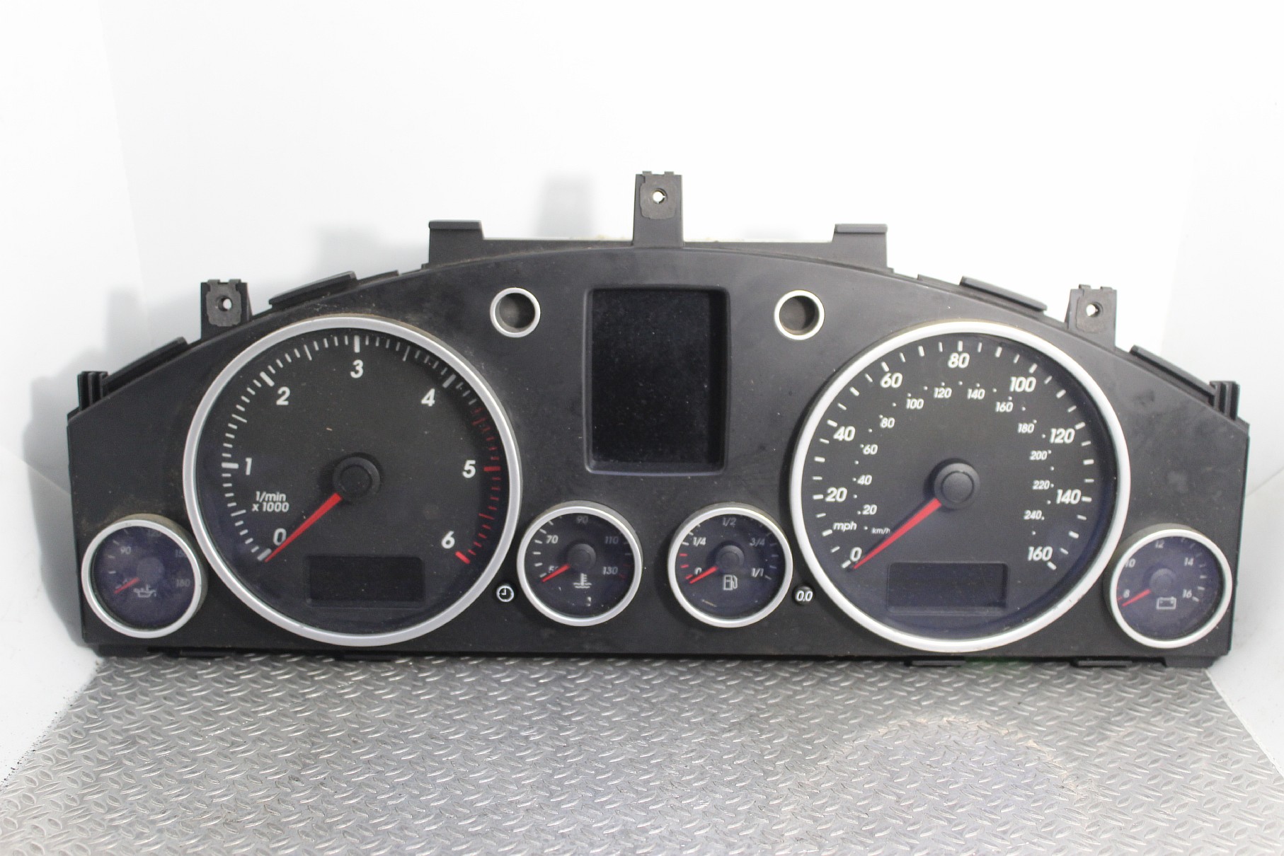 Панель приборная (щиток приборов) Volkswagen Touareg (2003-2006) дорестайл - 1