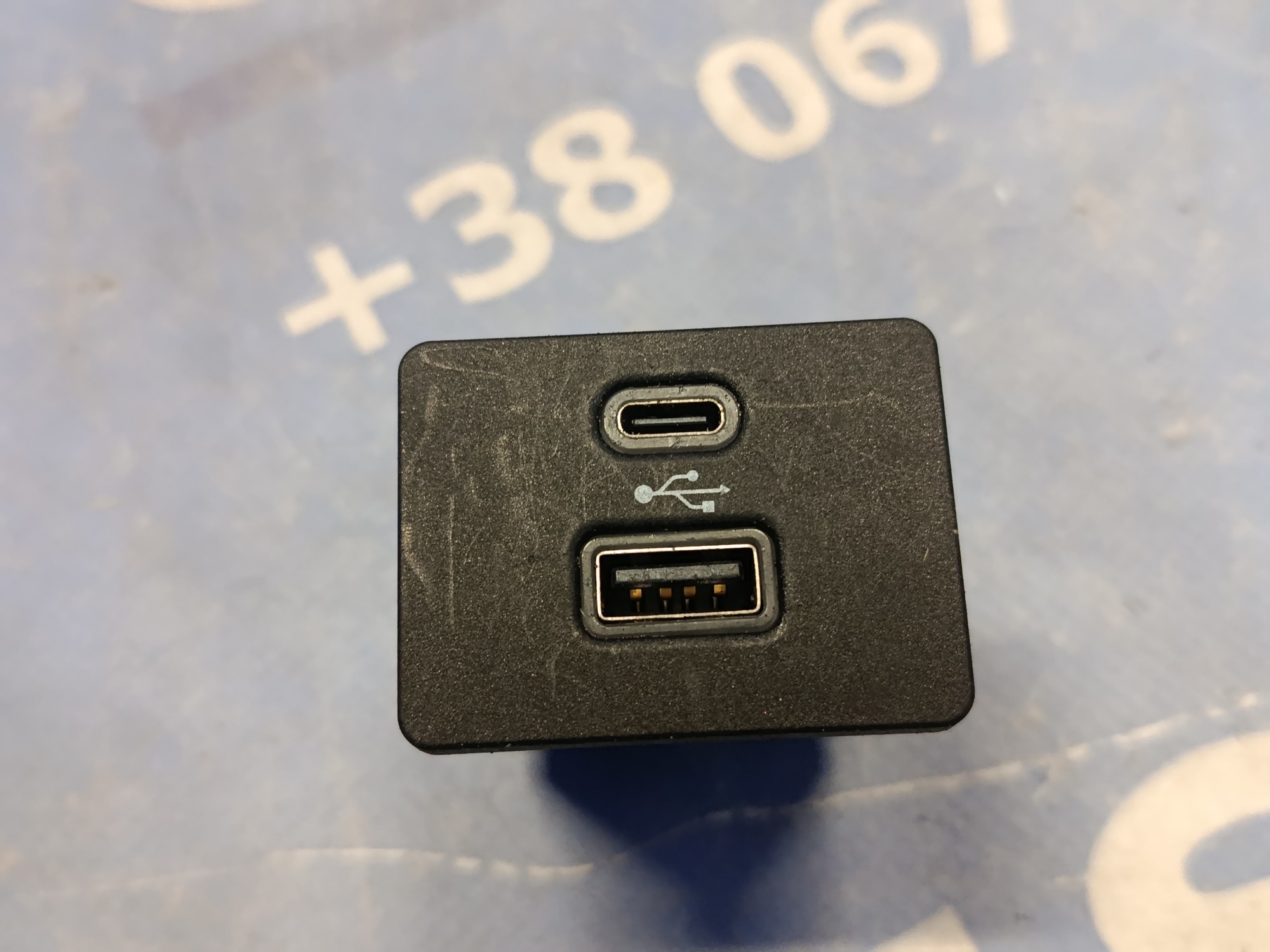 Блок УСБ USB Ford Mustang Mach-E  Select Premium  ( 2019 - 2026 ) - 1