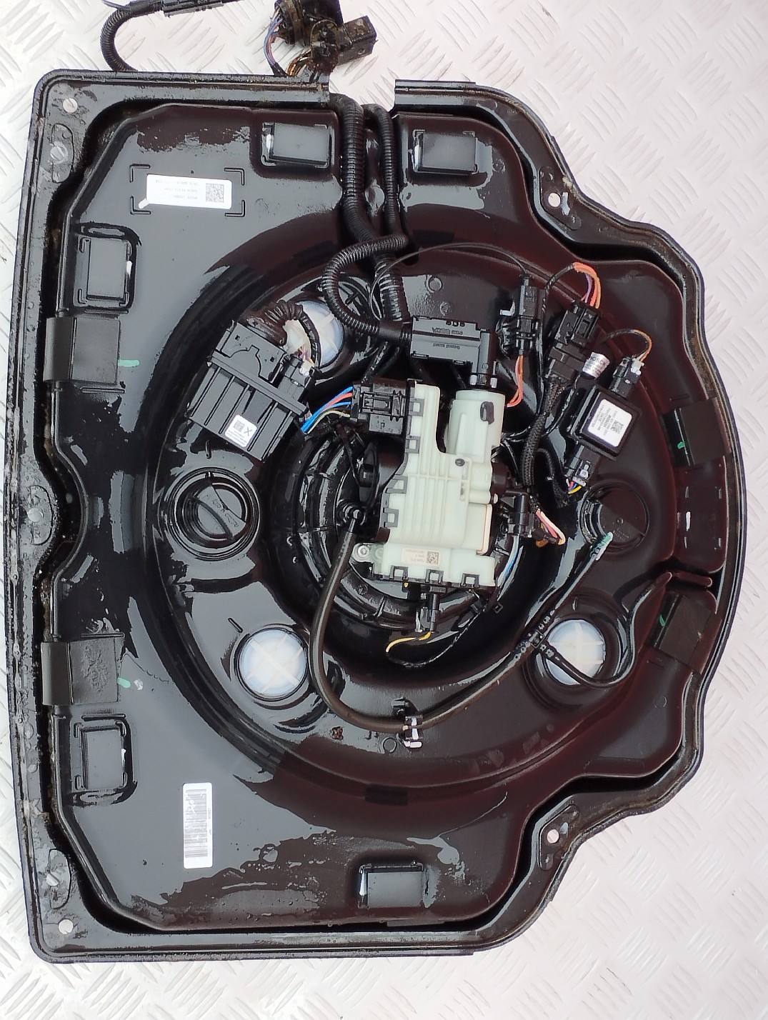 Бачок системи ADBLUE Volkswagen Touareg FL (2015-2018) - 1