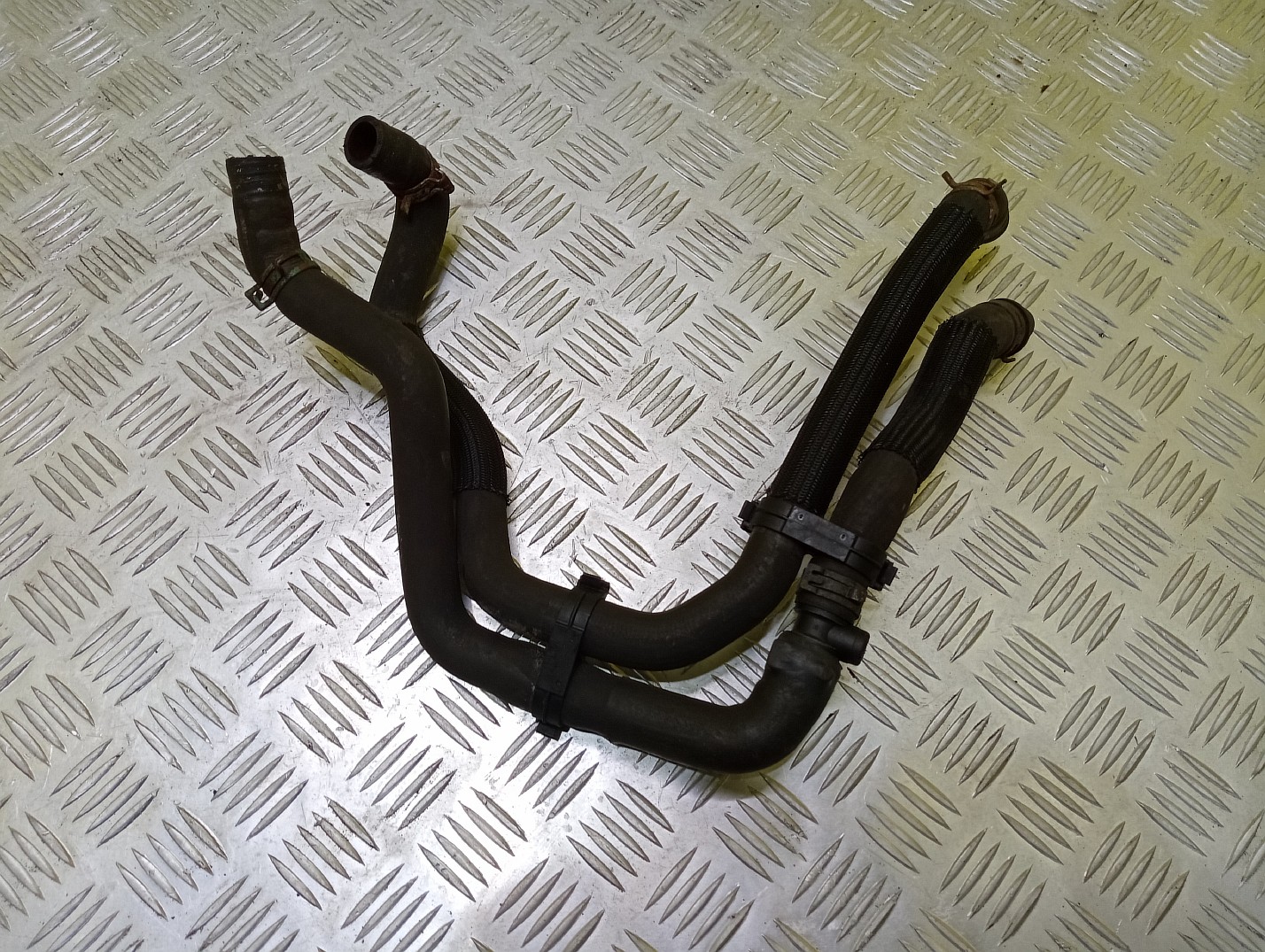 Патрубок охлаждения Renault Trafic II, Opel Vivaro II, Nissan Primastar II (2006-2014) рестайл - 1