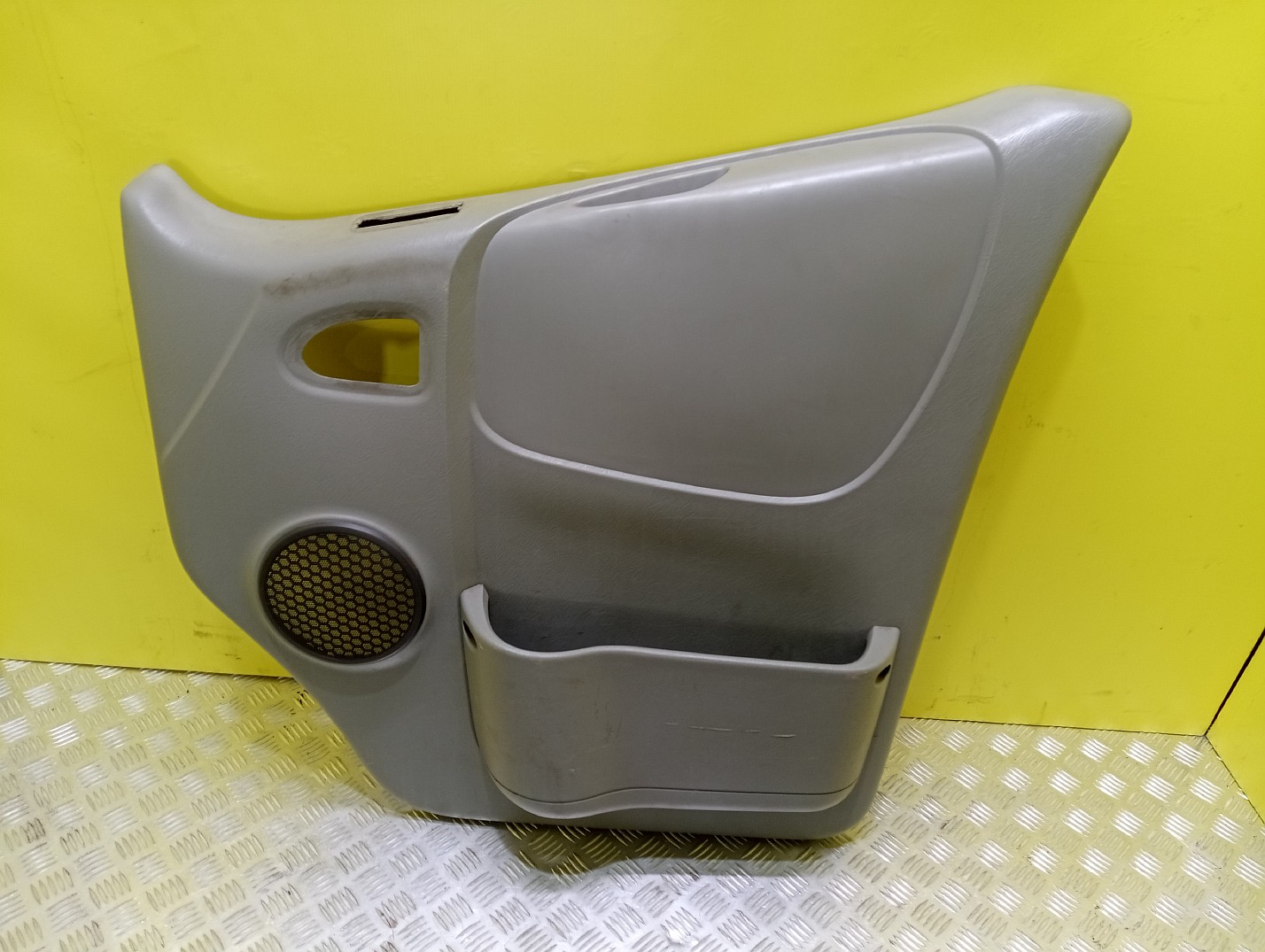 Обшивка (карта) дверей передньої правої Renault Trafic II, Opel Vivaro II, Nissan Primastar II (2006-2014) рестайл - 1