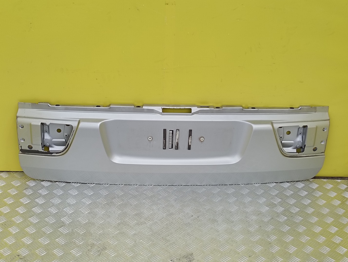 Борт відкидний (ляда нижня, кришка багажника нижня) BMW X5 E53 (2003-2006) рестайл - 1