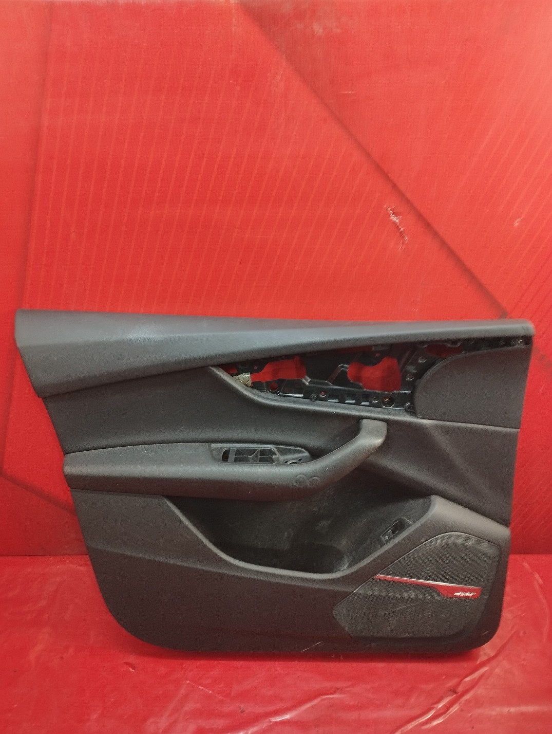 Обшивка (карта) двері передньої лівої Audi Q7 4M(2015-2020) - 1