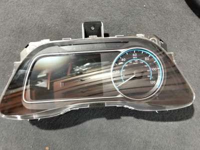 Панель приладів (щиток приладів) Nissan Leaf II 2018-2024
