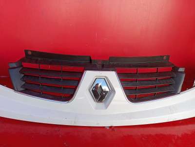 Накладка бампера переднього центральна Renault Trafic II, Opel Vivaro II, Nissan Primastar II (2006-2014) рестайл