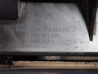 Накладка декоративная (молдинг) задней правой двери Volkswagen Touareg FL (2015-2018)