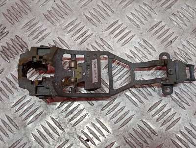 Кронштейн (тримач) ручки дверей Volkswagen Touareg (2007-2010) рестайл