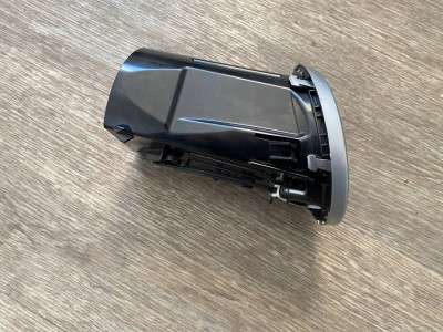 Дефлектор обдування салону центральний Mercedes GL X164