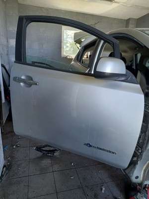 Дверь передняя правая Nissan LEAF I 2010-2017