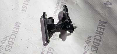 Петля двери правая (низ/верх, зад/перед) Mercedes ML W164 (2005-2011)