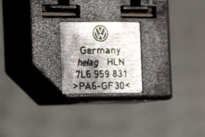 Кнопка відкриття багажника Volkswagen Touareg (2007-2010) рестайл - 4