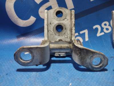 Петля двері нижня права Nissan Juke LCI (2010-2019)