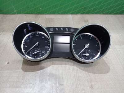 Панель приладів (щиток приладів) Mercedes GL X164