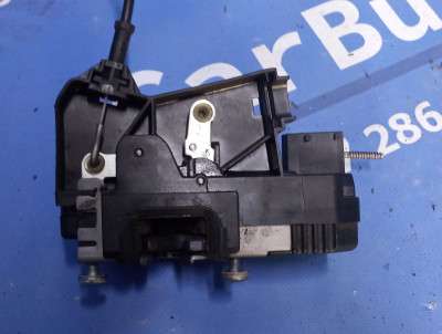 Замок двери передней правой Renault Trafic II, Opel Vivaro II, Nissan Primastar II (2006-2014) рестайл