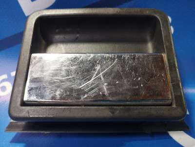 Ручка полки багажника Volkswagen Touareg (2003-2006) дорестайл