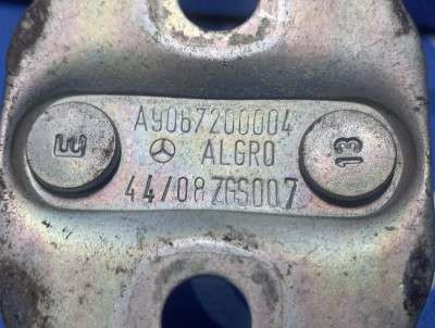 Петля двери передней Mercedes-Benz Sprinter W 906 (2006-2014) дорестайл
