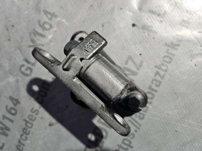 Петля двери правая (низ/верх, зад/перед) Mercedes ML W164 (2005-2011)