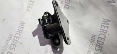 Петля двери правая (низ/верх, зад/перед) Mercedes ML W164 (2005-2011)