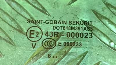 Скло бокових дверей задніх правих Volkswagen Touareg (2003-2006) дорестайл