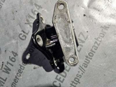 Петля двери правая (низ/верх, зад/перед) Mercedes ML W164 (2005-2011)