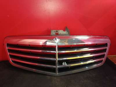 Решітка радіатора E-class W212