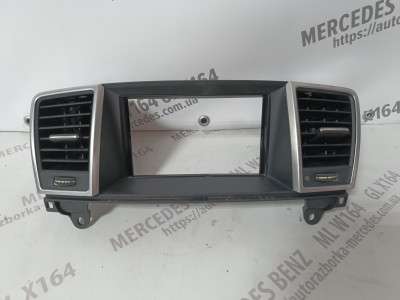 Дефлектор обдування салону центральний Mercedes ML W166 (з 2011)