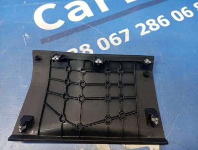 Декоративна накладка на центральну консоль Audi E-TRON
