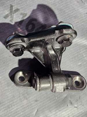 Петля двери правая (низ/верх, зад/перед) Mercedes ML W164 (2005-2011)