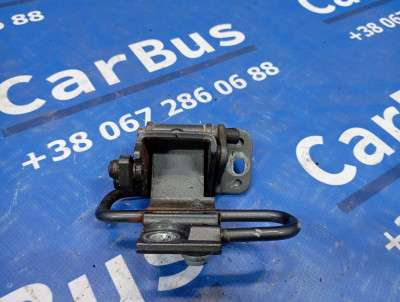 Петля двери задней правой Volkswagen Touareg (2007-2010) рестайл