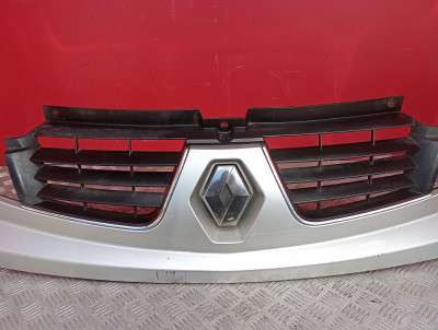 Накладка бампера переднього центральна Renault Trafic II, Opel Vivaro II, Nissan Primastar II (2006-2014) рестайл