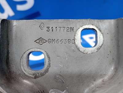 Петля двери передней правой Renault Trafic II, Opel Vivaro II, Nissan Primastar II (2006-2014) рестайл