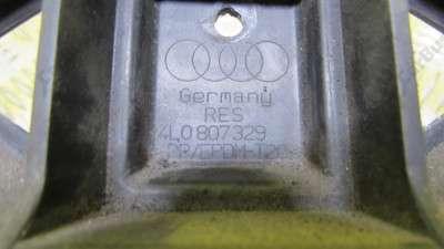 Кронштейн (кріплення) заднього бампера центральний Audi Q7 (2006-2009)