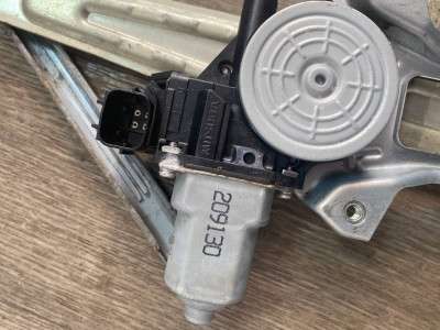 Склопідйомник електричний двері задньої правої Nissan LEAF I 2010-2017 - 2