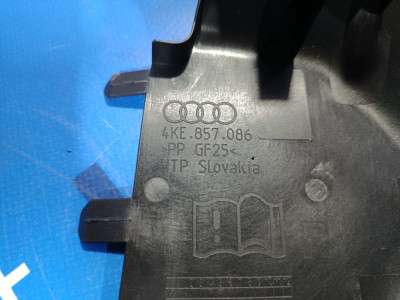 Декоративна накладка на торпедо Audi E-TRON