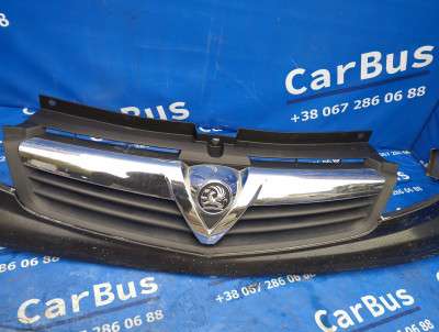 Накладка бампера переднього центральна Renault Trafic II, Opel Vivaro II, Nissan Primastar II (2006-2014) рестайл