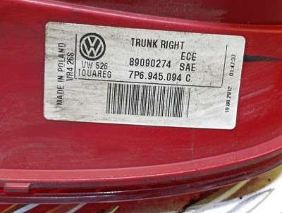 Фонарь крышки багажника правый Volkswagen Touareg NF (2010-2014)