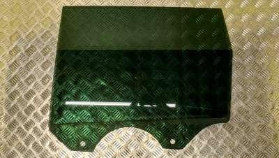 Скло бокових дверей задніх лівих Volkswagen Touareg (2003-2006) дорестайл