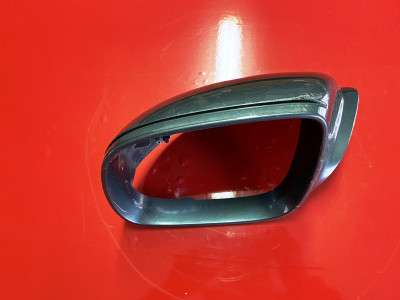 Накладка декоративная зеркала (верхняя) Volkswagen Touareg (2007-2010) рестайл
