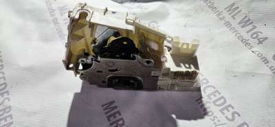 Замок двери задней правой Mercedes ML W164 (2005-2011)