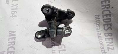 Петля двери левая (низ/верх, зад/перед) Mercedes ML W164 (2005-2011)