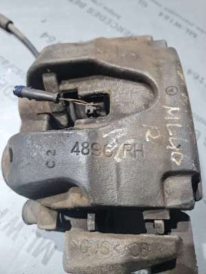 Супорт передній правий Mercedes ML W166 (з 2011)