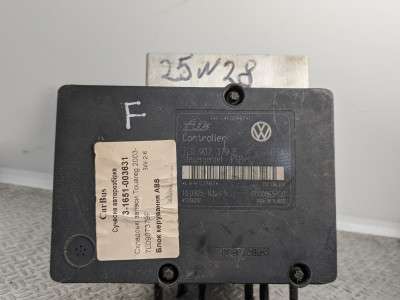Блок управления ABS Volkswagen Touareg (2003-2006) дорестайл