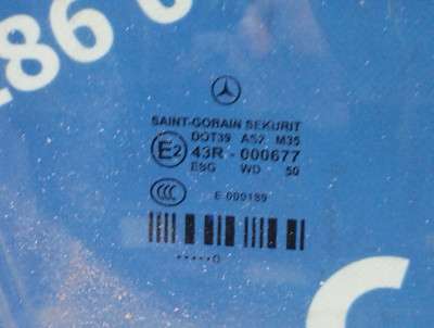 Скло бокових дверей передніх правих Mercedes-Benz W212 E350 (2009-2016)