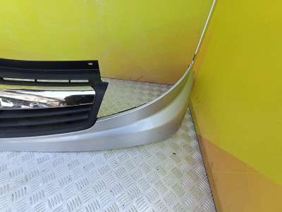Накладка бампера переднього центральна Renault Trafic II, Opel Vivaro II, Nissan Primastar II (2001-2006) дорестайл